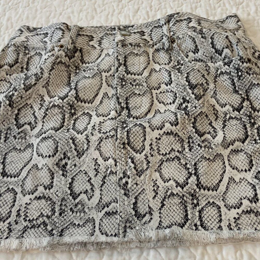 Ariat by Estefania Y2K Snake Print Mini Skirt M Black White Denim Look Pockets